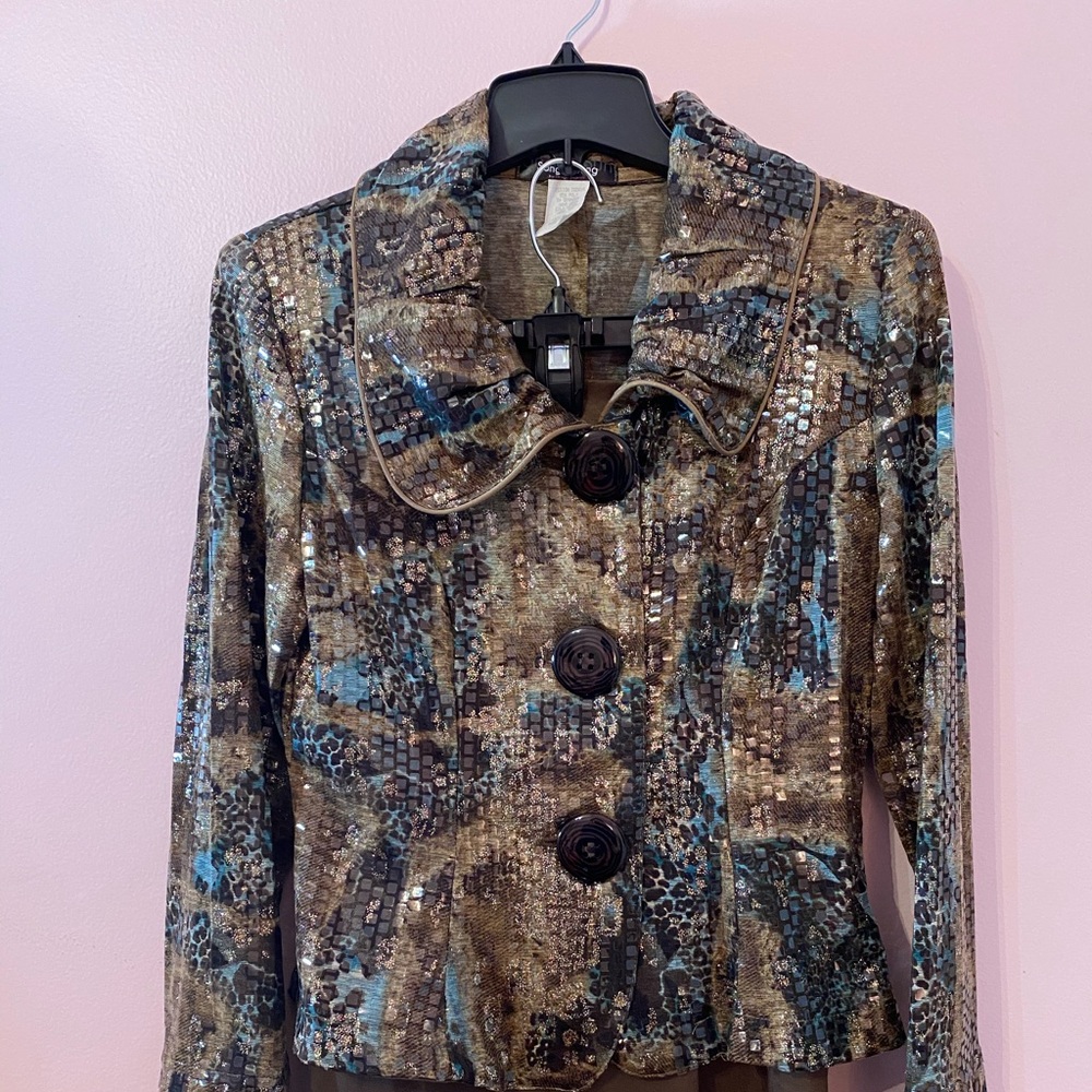 Suit - Picture 2 of 4